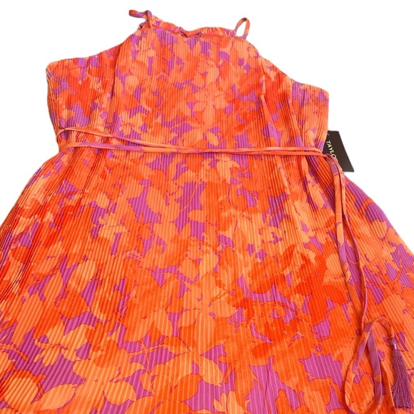 NWT Taylor Pleated Crepe Dress Size M - Picture 7 of 14